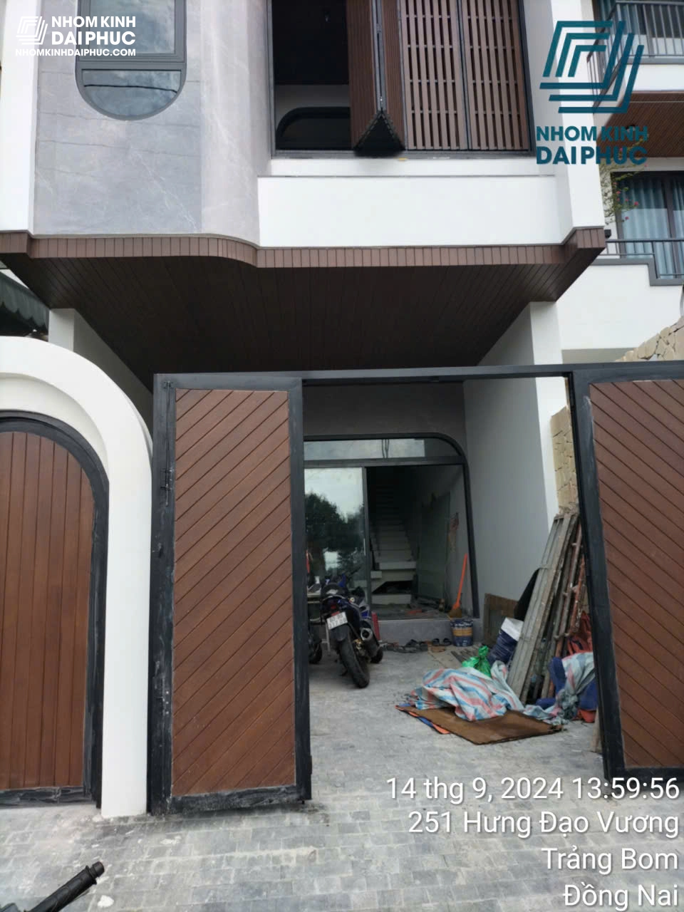 cong-ty-nhom-kinh-dai-phuc-thi-cong-cua-nhom-xingfa-cua-go-cao-cap-cho-cong-trinh-o-dong-nai_9063080
