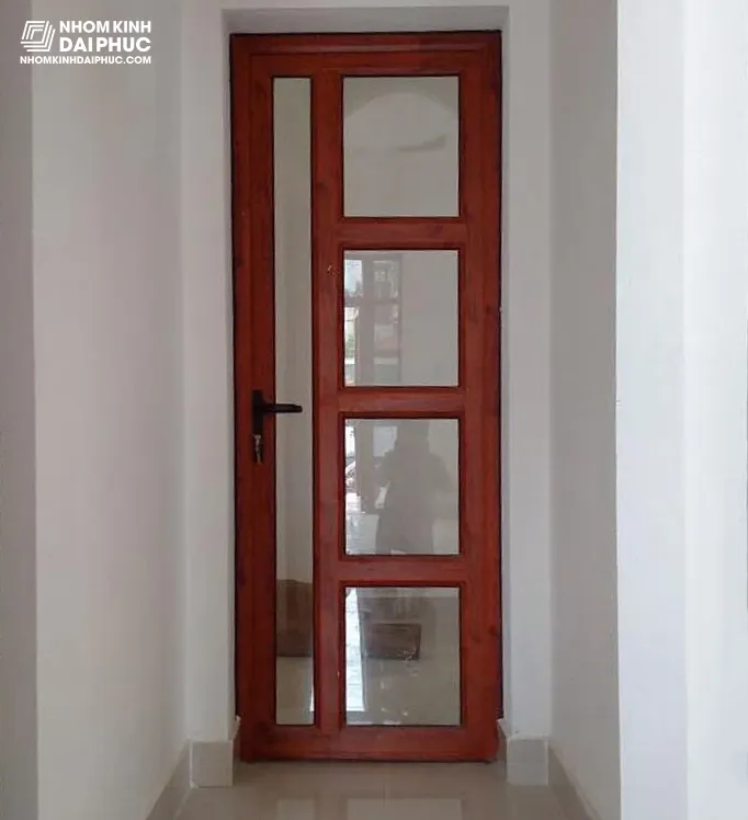 Cửa Xingfa vân gỗ chia ô