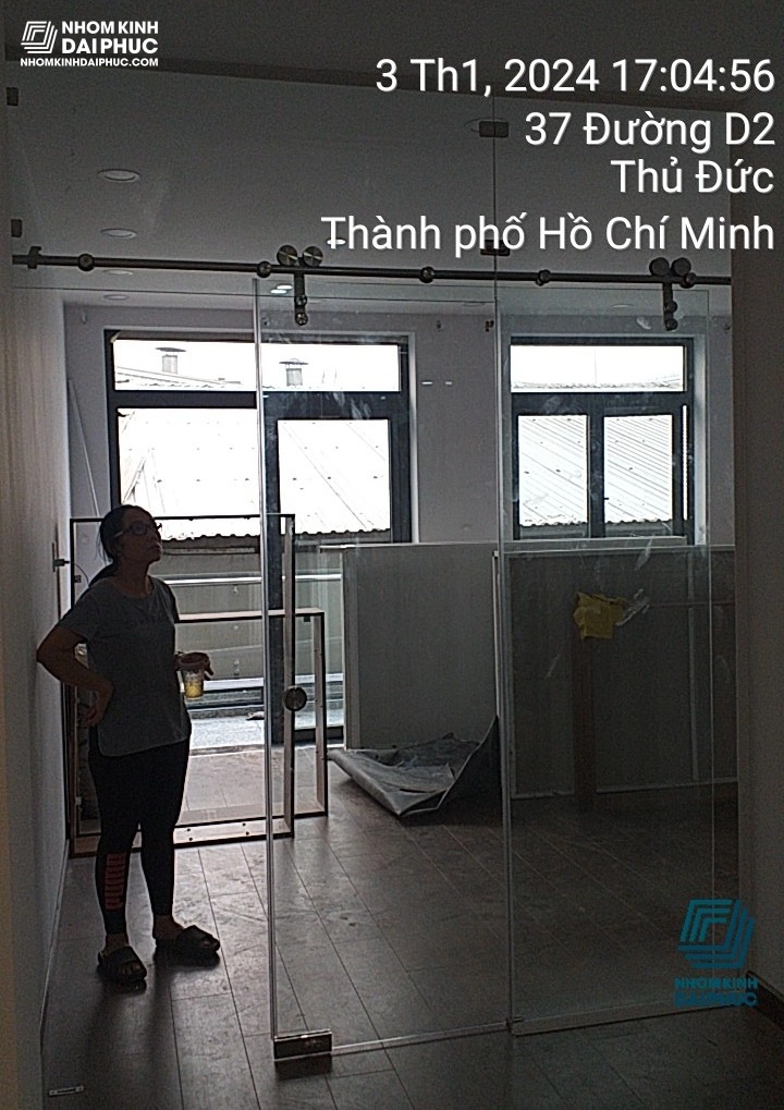 cua-kinh-cuong-luc-ban-le-san-duong-d2-thu-duc_5014630