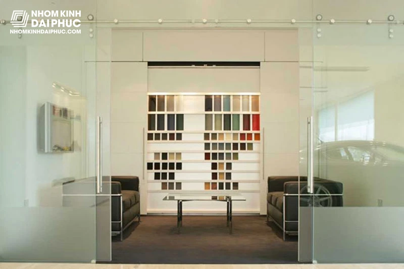 cua-kinh-cuong-luc-lua-phi-25 Vách Kính Văn Phòng Showroom