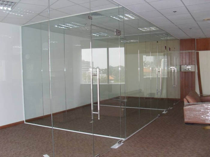 cua-kinh-cuong-luc11 Cửa kính ngăn văn phòng kèm theo bản lề sàn