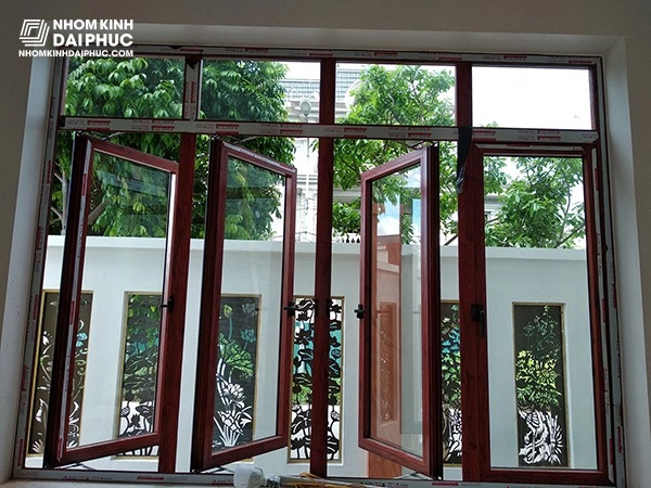 Cửa xingfa màu vân gỗ