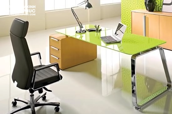 kinh-cuong-luc-lam-ban Ứng dụng kính cường lực trong nội thất