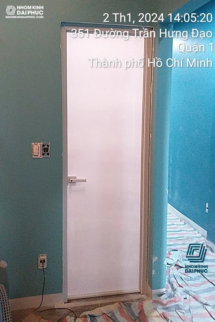 lap-dat-hoan-thien-ban-giao-4-bo-cua-slim-mo-quay-mau-trang-sua-duong-tran-hung-dao-quan-1_4039560