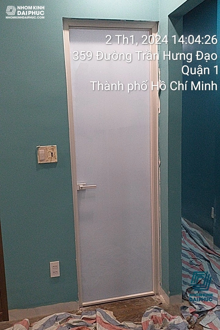 lap-dat-hoan-thien-ban-giao-4-bo-cua-slim-mo-quay-mau-trang-sua-duong-tran-hung-dao-quan-1_4039562