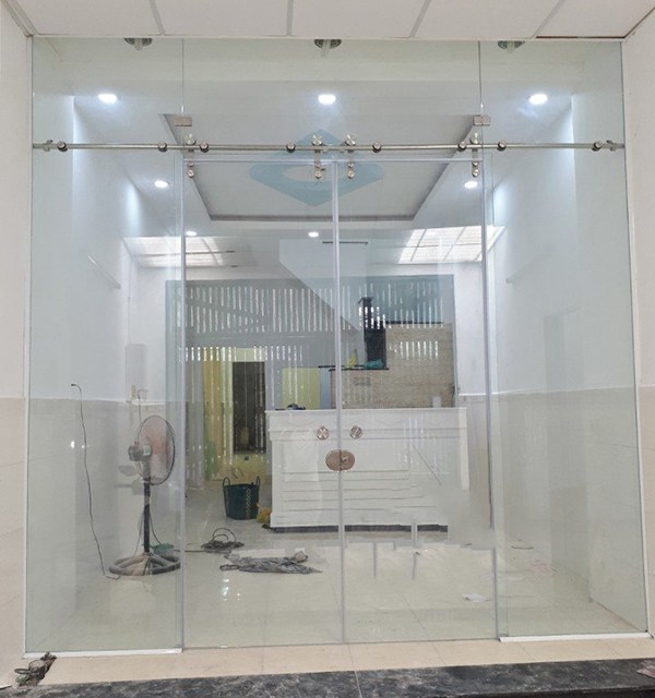 mau-cua-kinh-cuong-luc-lua-dep-111 Cửa Kính Cường Lực 2 Cánh Lùa