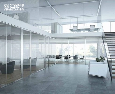 vach-kinh-cuong-luc-showroom Giải mã khả năng chịu lực của vách kính cường lực